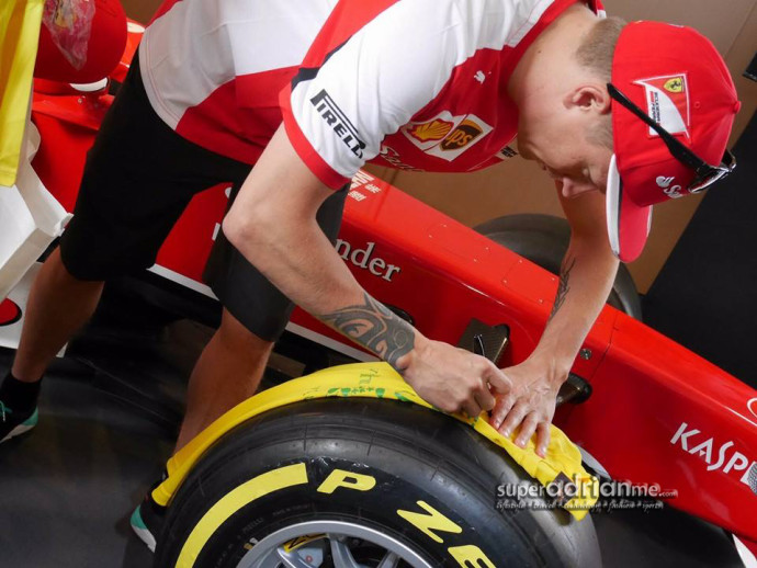 Kimi Raikkonen autographing a Tee Shirt at Raffles City - 17 September 2015