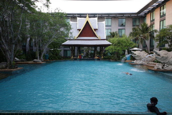 The swimming pool at Novotel Bangkok Suvarnabhumi Airport Hotel.
