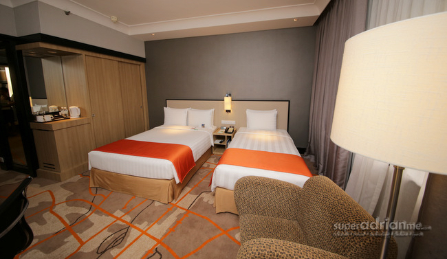 Holiday Inn Singapore Atrium - We love this bedding configuration allowing parents with a child to share the same room.