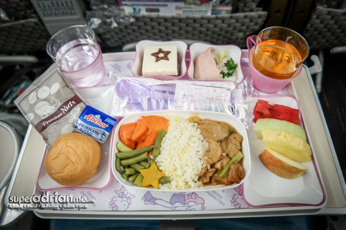 EVA Air Hello Kitty Jet Shining Star Elite Class meals