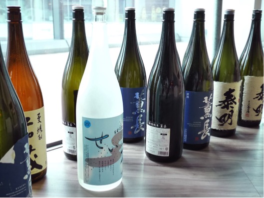 Tburu boasts a healthy Sake and Sochu menu, including the old-fashion pure rice sake Tokubetu Junmaishu Kuncho (from S$18/glass to S$215/1.8L Bottle) and the famous Tsunezo Genatsu from Oita (from S$12/glass to S$238/1.8L bottle.)