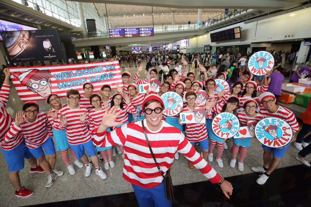 Wally with his fans at Hong Kong International Airport.