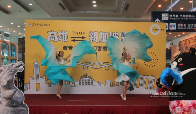 Dance at Kaohsiung International Airport (landside) to welcome Scoot's inaugural flight.