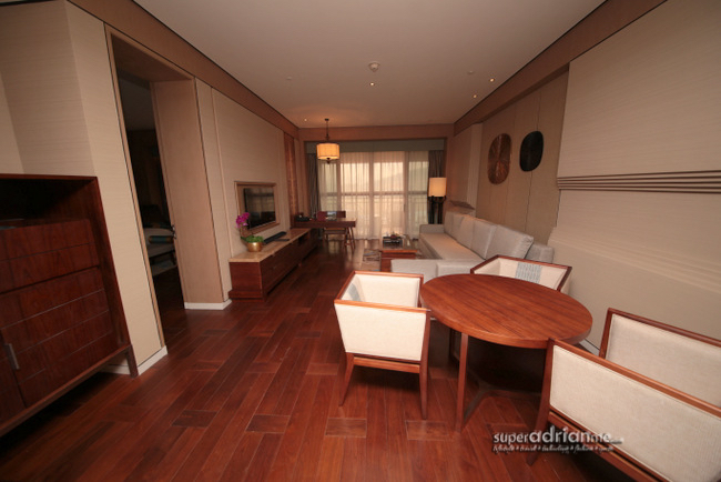 Step into a spacious living room when you stay in the suite at Sheraton Xishuangbanna