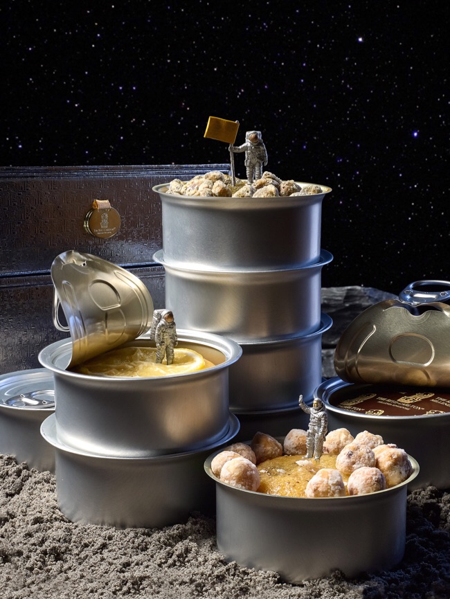 The Ritz-Carlton, Millenia Singapore “CAKE ON THE MOON” Mooncake Price Space Age