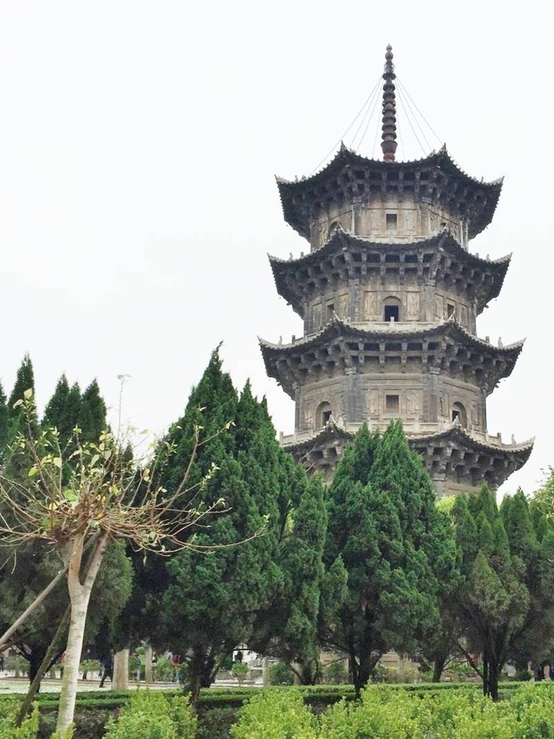 Quanzhou - Twin pagodas near Kaiyuan Temple