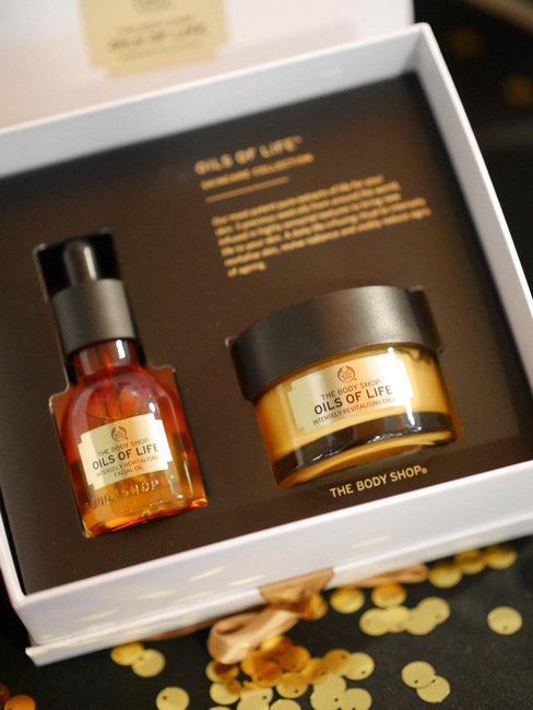 Oils of Life Skincare Collection set (S$121.90).