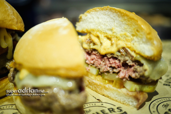 Beef medium doneness at The Butchers Club Burgers