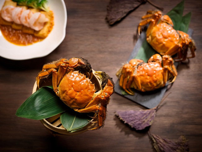 Indulge in eight decadent Hairy Crab dishes specially crafted by Executive Chef Lai Tong Ping at Hai Tien Lo, Pan Pacific from 12 October to 29 November 2015.