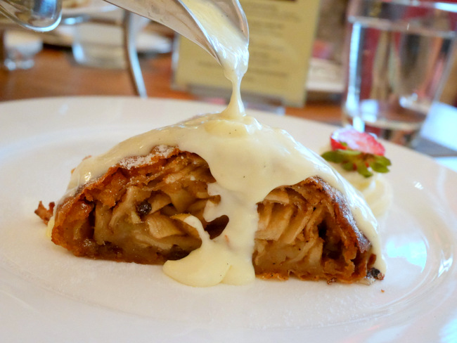 Apfelstrudel (Apple Strudel) from Kaiserhaus.