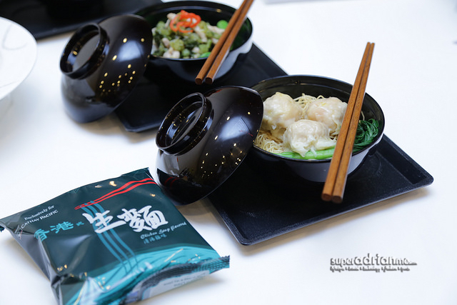 Braised Pork and Preserved Vegetables in Rice Vermicelli Soup and Shui gaw in noodle soup served as snacks and are available on request