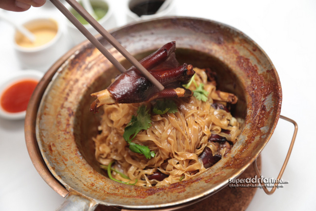 Ping's Thai Teochew Restaurant Bangkok - Braised Goose Web & Noodles in Claypot