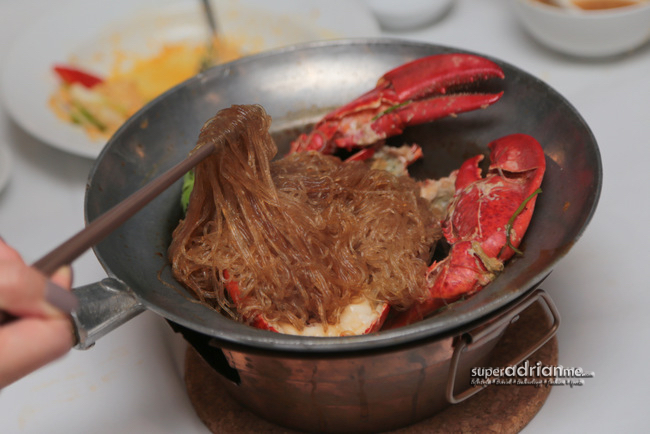 Baked Lobster in Vermicelli in Claypot