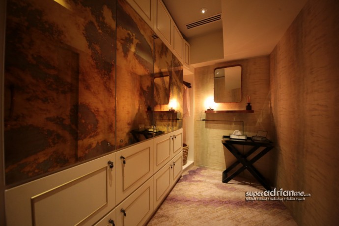 Private changing room at The Knightsbridge Clinic