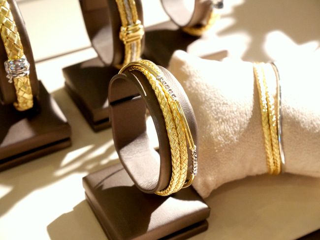 GoldHeart Jewelry presents their S/S'16 MODE Gold collection for modern women.