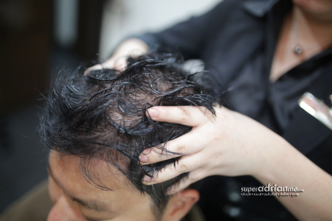 Yun Nam Hair Care - Rubbing in the hair tonic and a massage