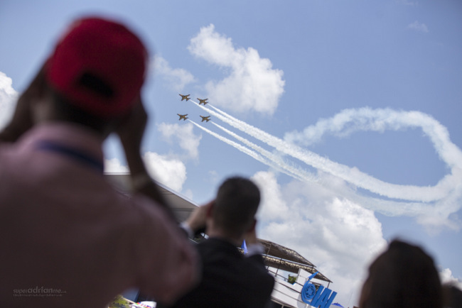 Come and catch the aerial display at the Singapore Airshow 2016