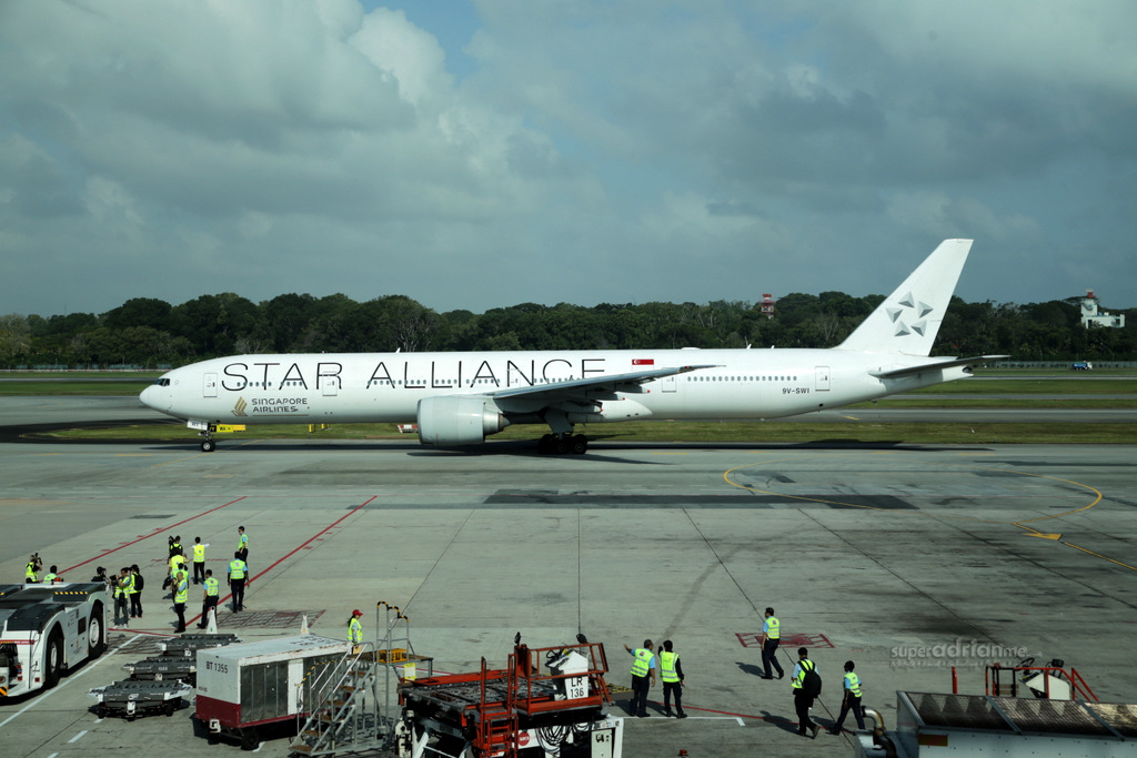 Aviation - Star Alliance Livery on Singapore Airlines B777-300ER at Changi Airport
