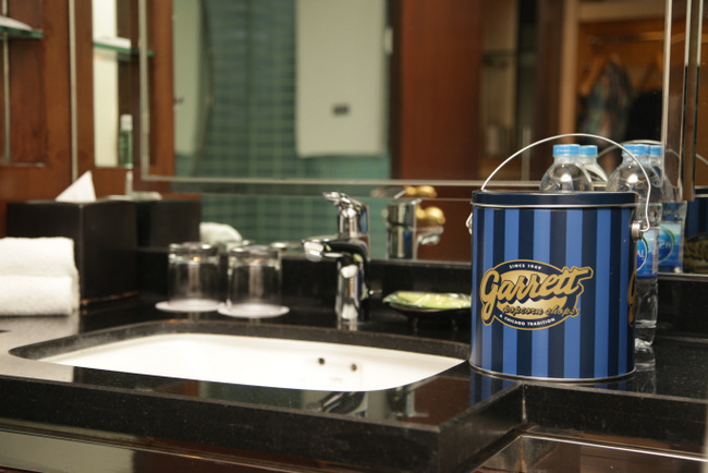 Garrett Popcorn Tin used as a toiletry case