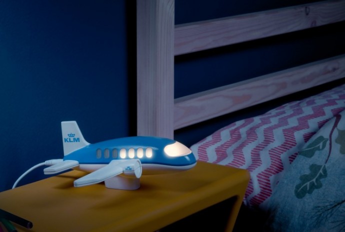 Count down to your loved one's arrival with KLM Night Light