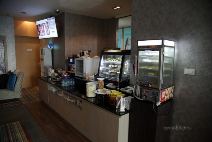 Snacks, Beverages, Instant Noodles, Soup served at the Bangkok Airways Blue Ribbon Lounge.