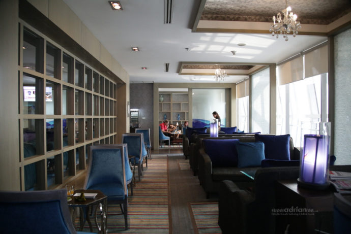 Cosy Bangkok Airways Blue Ribbon lounge in BKK international