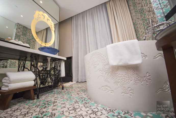 Hotel Indigo Singapore Katong - Premier Room 1221 Bathtub