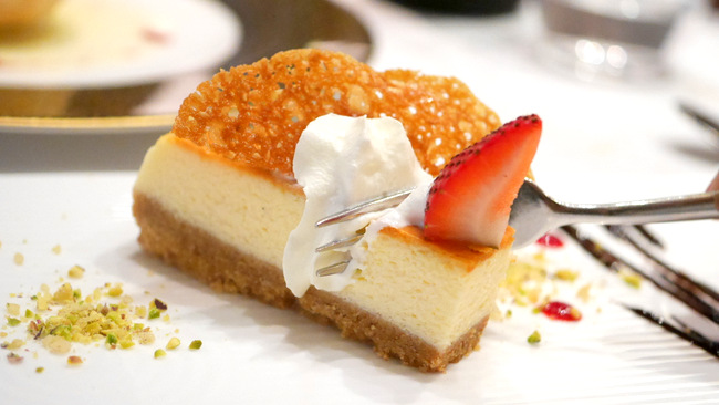 Homemade White Chocolate Cheesecake, part of the S$20 Bar Set Lunch Menu at Caffe B.
