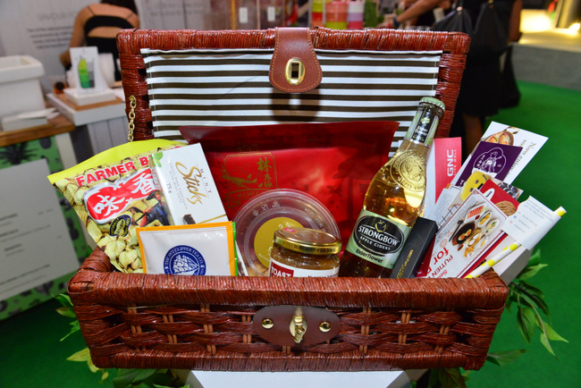 ION Orchard Culinary Creations Picnic Basket.