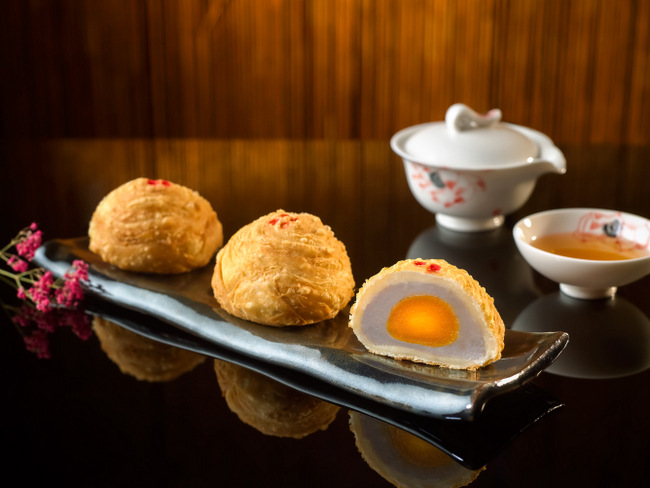 Si Chuan Dou Hua presents their Filo Pastry with Yam Moon Cakes for Mid-Autumn Festival 2016.