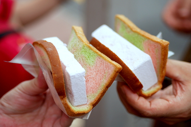 The guided tour takes guests to Chinatown to experience Singapore's iconic ice cream uncle's block ice cream with rainbow bread.