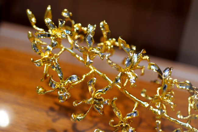 Close up of the 24K gold plated Dendrobium Elizabeth, which was named in honour of Her Majesty The Queen on the occasion of Her Majesty's visit to Singapore in 1972.