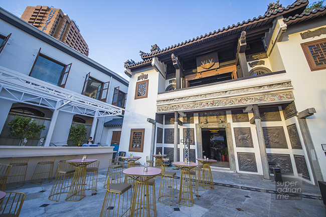 vlv alfresco courtyard for drinks at Clarke Quay