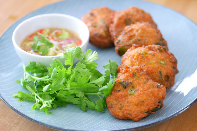 The MeatMen fries up a fresh batch of Thai Fish Cake in an intimate cook-out session to promote their TV debut on the second season of TLC's Wok With Us.