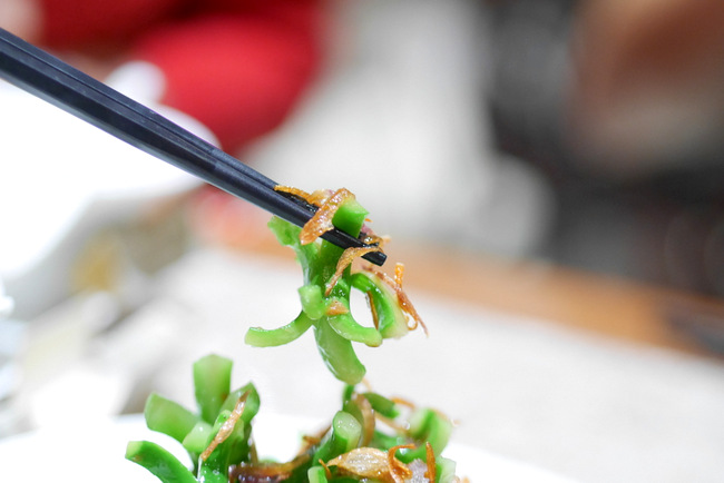 Crunchy Kai Lan with Fried Shallots. The recipe is available in their Din Tai Fung Premium Taiwan Sauces Recipe Collection (S$4.80) or on their Facebook page.