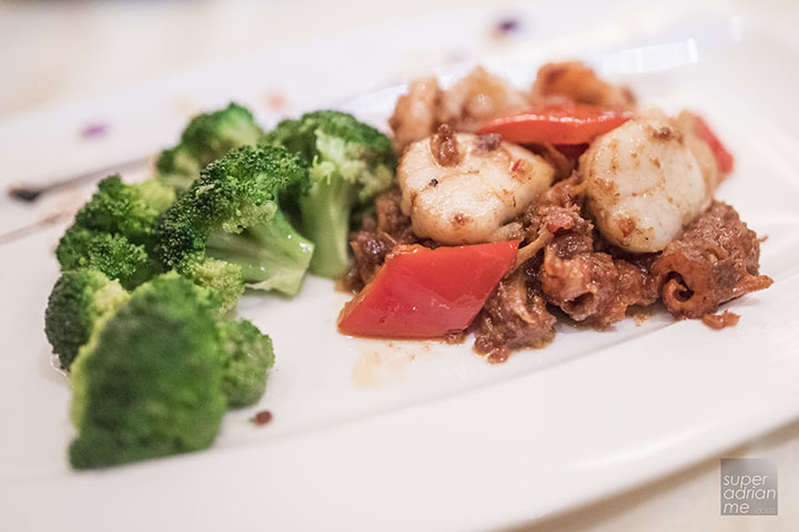 Golden Peony - Sautéed Scallop and Coral Clam with X.O. Chilli, served with Broccoli