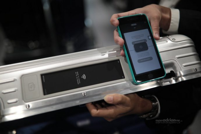 Pairing your smartphone to the RIMOWA Bag Tag