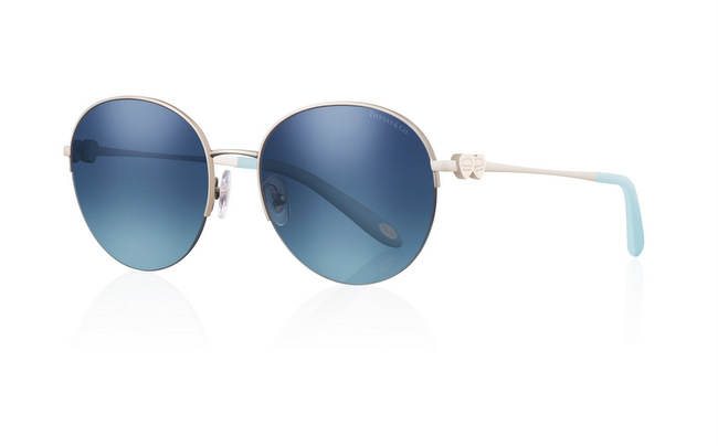 Luxottica presents Tiffany & Co. F/W'16. Pictured here is the Return To Tiffany TF 3053 in Tiffany Blue.
