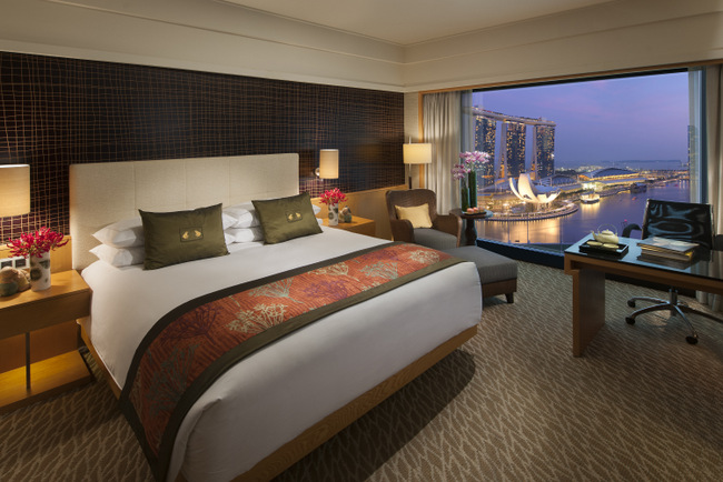 Marina Bay View room at Mandarin Oriental, Singapore. (Credits: Mandarin Oriental)