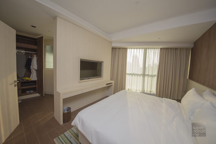 Oasia Suites Kuala Lumpur - Separate bedroom and wardrobe in the One Bedroom Premier Suite