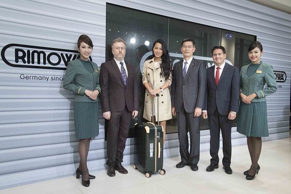 EVA, RIMOWA Join Forces on Cutting-edge Luggage e-Tags. New system saves passengers time, speeds baggage check-in. (EVA Air photo)