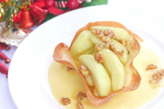 Cestino di Mele (S$12): an apple basket with custard, walnuts and honey.
