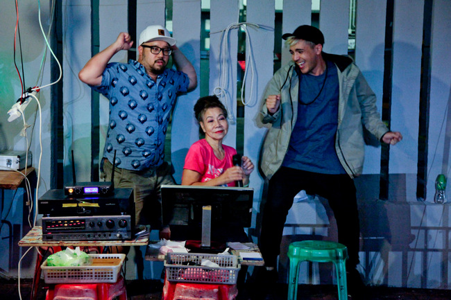 Join Chef Bjorn Shen in The Ultimate BROcation with fellow celebrities, Billy Crawford, DJ PK, SonaOne and Phillip Ng, in Hong Kong on KIX (Singtel TV Ch 903, Starhub Ch 518).
