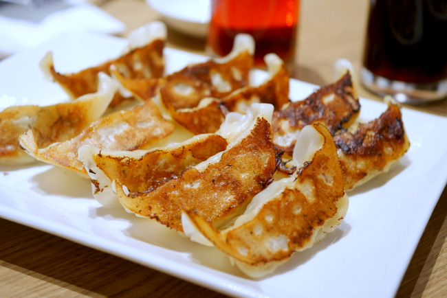 Hakata-style bite-sized Gyoza (S/5 pieces or S/10 pieces).