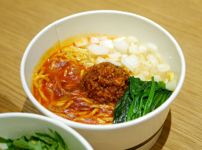 KURO-OBI offers up Yokohama ramen noodles in a rich Tori-paiten (100% chicken broth) for takeaways at Marina Bay Sands. Pictured here is the AKA-OBI (S) with lightly spiced shrimp-based miso.