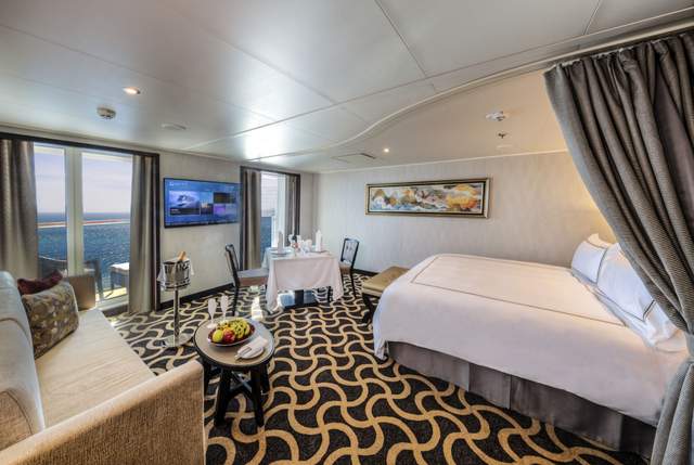 Genting Dream Deluxe Suite (Genting Dream photo)