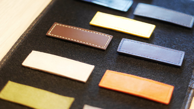 Single leather straps (S9) will also be available for both of Klokers' design.