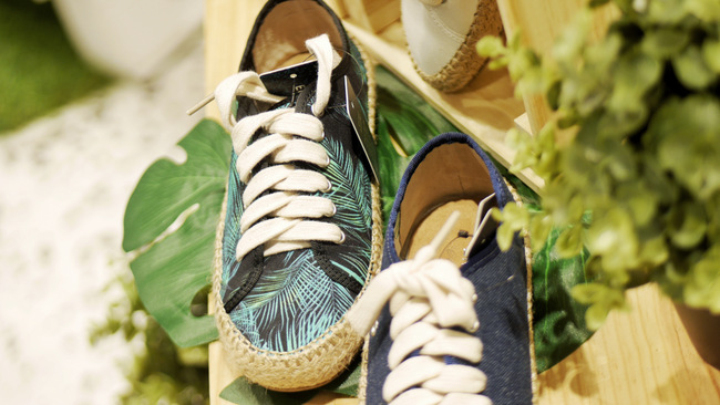 EMU Australia debuts in Singapore at Robinsons. Pictured here are the Agonis in Black Palm and Denim (S$79).