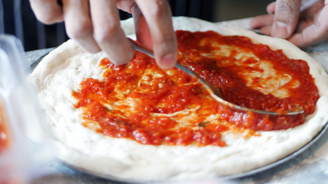 Jamie's Italian Pizza and Prosecco Party will have guests making their pizza from scratch, starting from rolling out the dough and spreading the base tomato sauce.