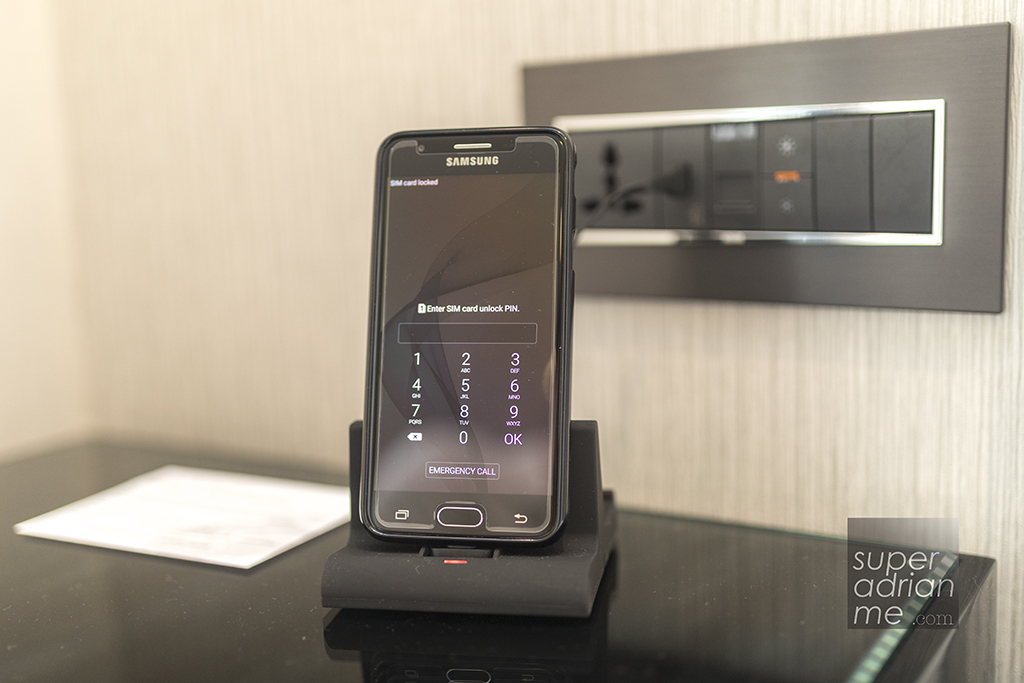 SAMSUNG GALAXY J5 Prime provided to all guests at Oakwood Studios Singapore © SUPERADRIANME.com 